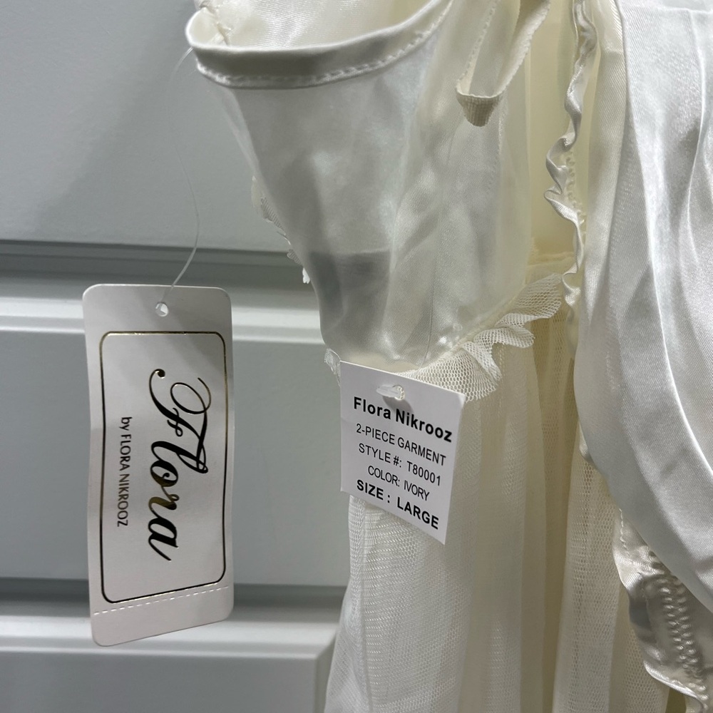 Brand new Flora Nikrooz lingerie set in ivory color